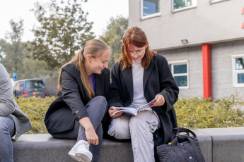 DC Studenten Esmee Smilde En Jasmin Jansen Verpleegkunde Emmen Veldlaan Iris Sijbom Fotografie 2023 IR103094