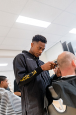 Haarstylist Heer Salonmanager Heer Student Muhammed Ndayisaba Drenthe College Iris Sijbom Fotografie 2023 IR106164