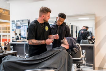 Haarstylist Heer Salonmanager Heer Student Muhammed Ndayisaba Drenthe College Iris Sijbom Fotografie 2023 IR106204 Verbeterd NR