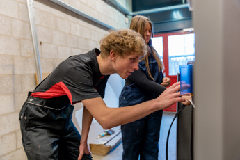 Monteur Werktuigkundige Installaties Niveau 2 Jaron Nintemann Drenthe College Iris Sijbom Fotografie 2024 IR101309 Verbeterd NR