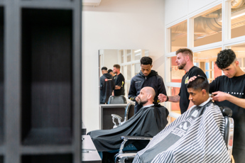 Haarstylist Heer Salonmanager Heerstudent Wail Balasini & Muhammed Ndayisaba Drenthe College Iris Sijbom Fotografie 2023 IR204249