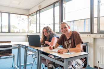 Entree Shirley Somimany & Marlou Fokken Drenthe College Iris Sijbom Fotografie 2023 IR108897
