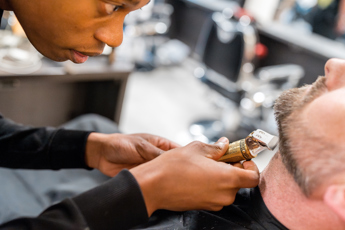 Haarstylist Heer Salonmanager Heer Student Muhammed Ndayisaba Drenthe College Iris Sijbom Fotografie 2023 IR106218 Verbeterd NR