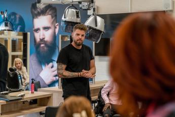Haarstylist Salonmanager Heer, Iris Sijbom Fotografie 2022 (2)