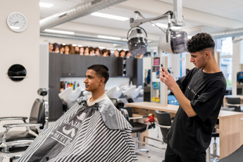 Haarstylist Heer Salonmanager Heer Student Wail Balasini Drenthe College Iris Sijbom Fotografie 2023 IR106214